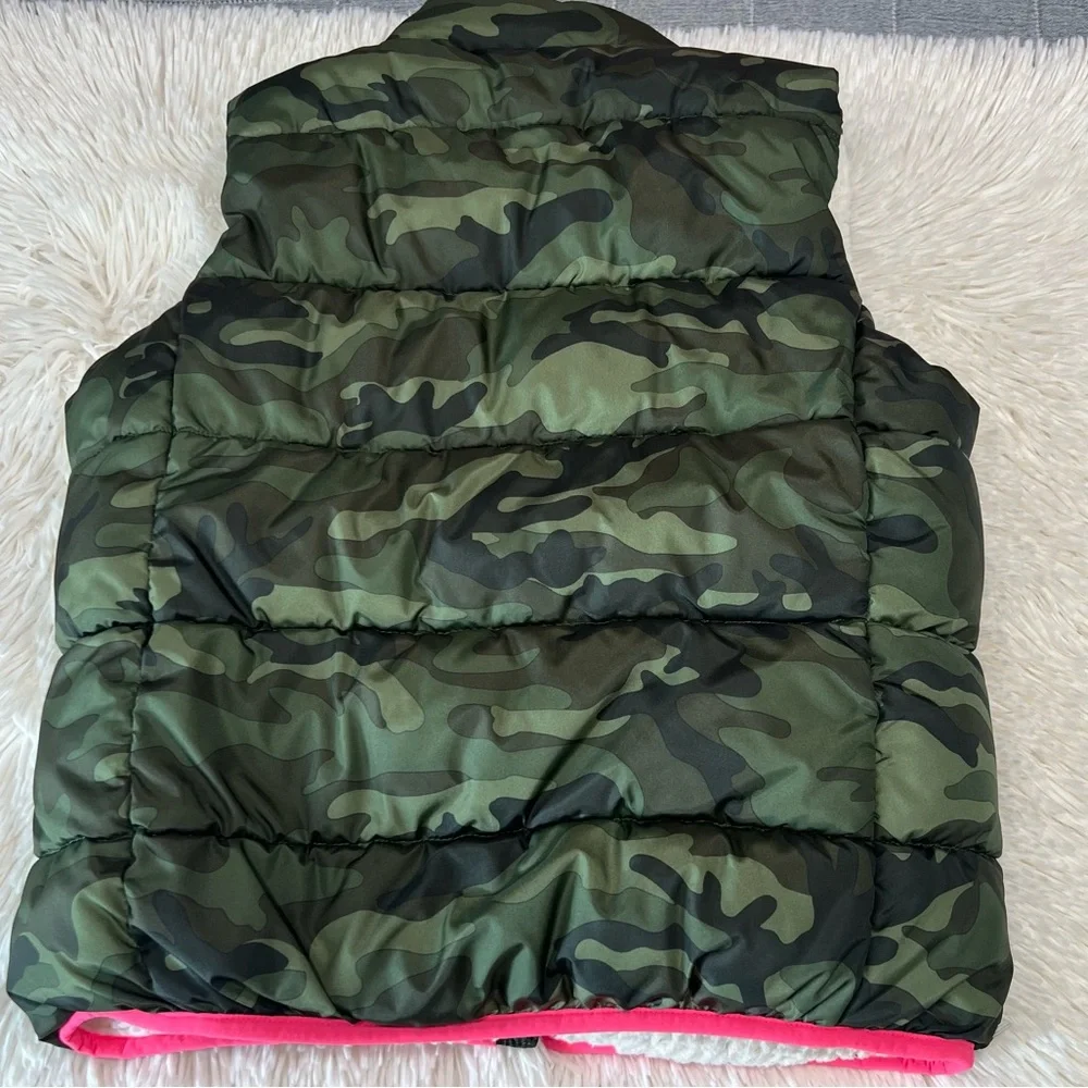 GAP Kids Camouflage sherpa lined vest with Pink‎ Trim Size XL